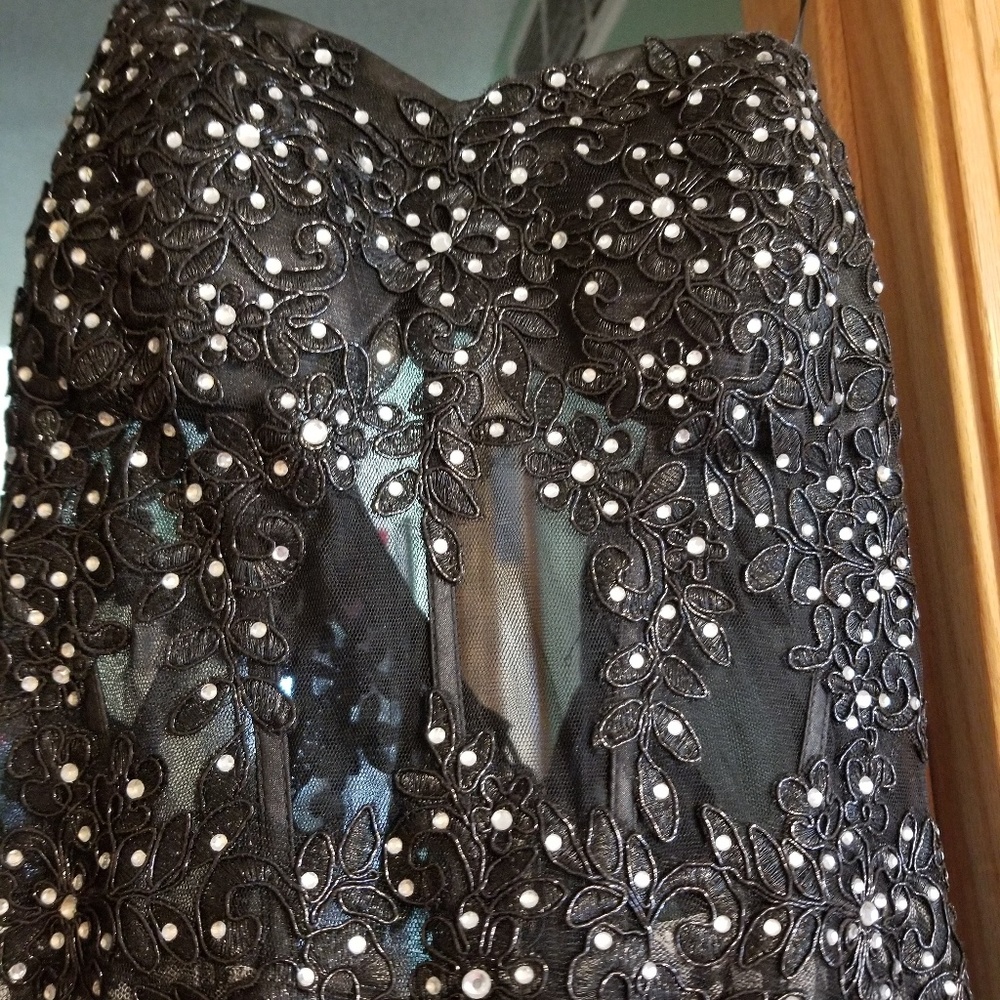Dress - Picture 4 of 5